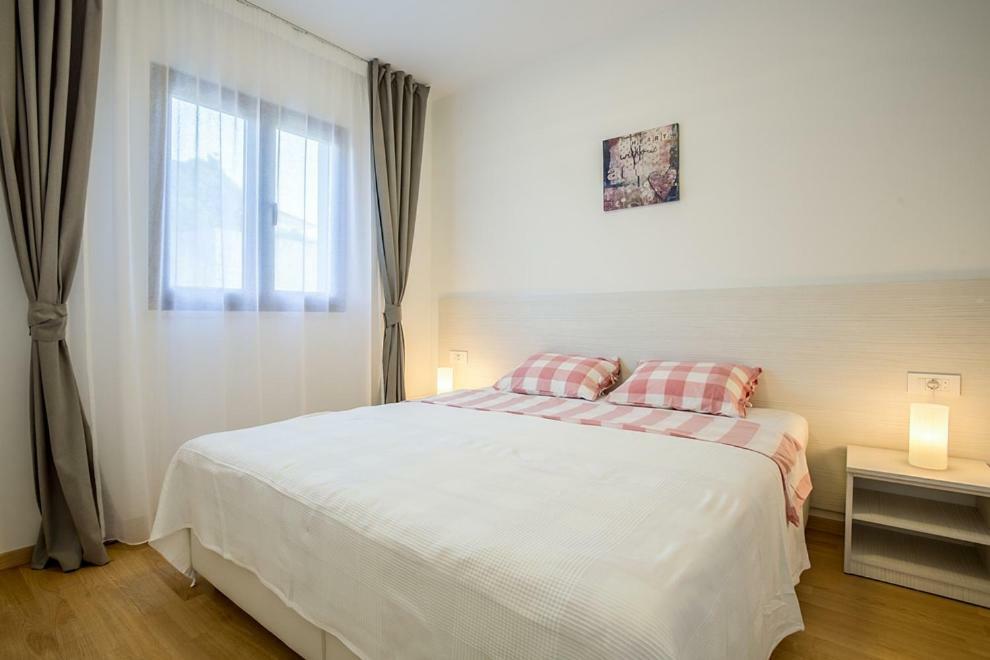 Apartments Jelena Ražanj Екстериор снимка